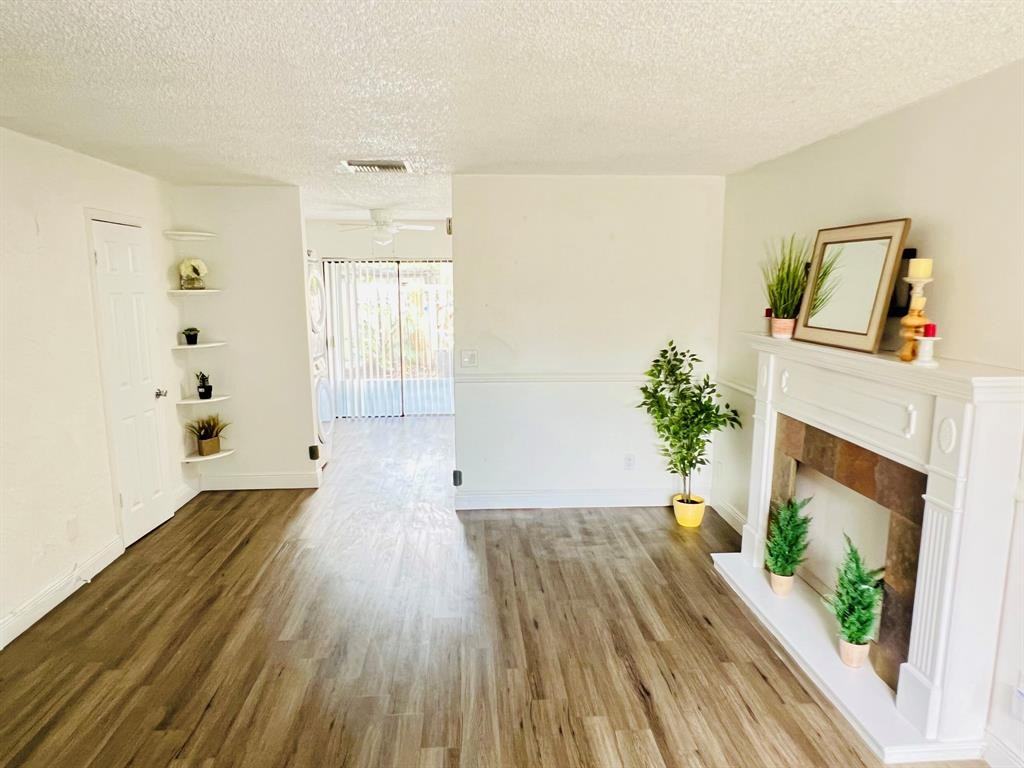 1121-1123 North Andrews Avenue #1121 - Photo 3 of 22