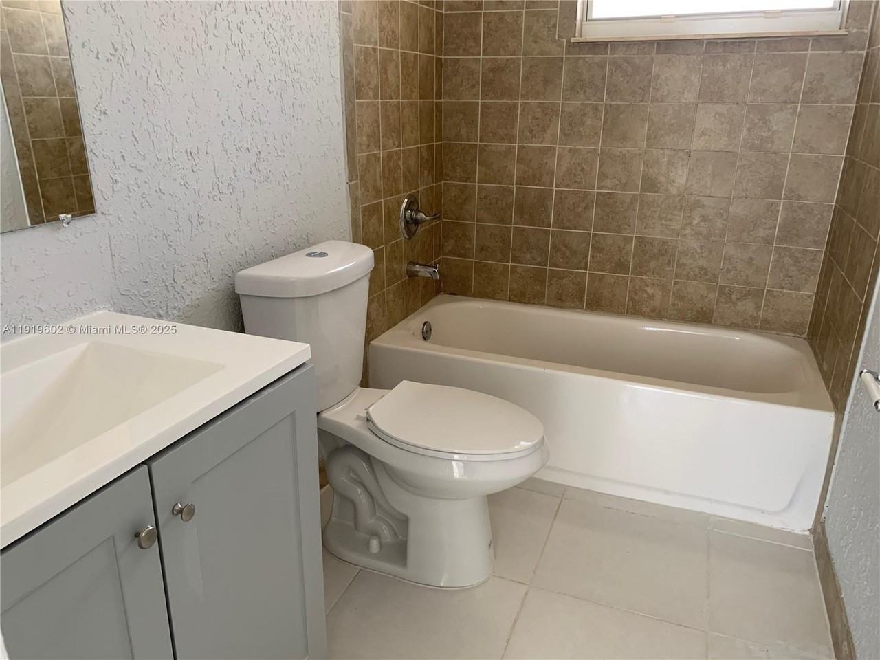 860 Nw 6th Ave #860B - Photo 2 of 11