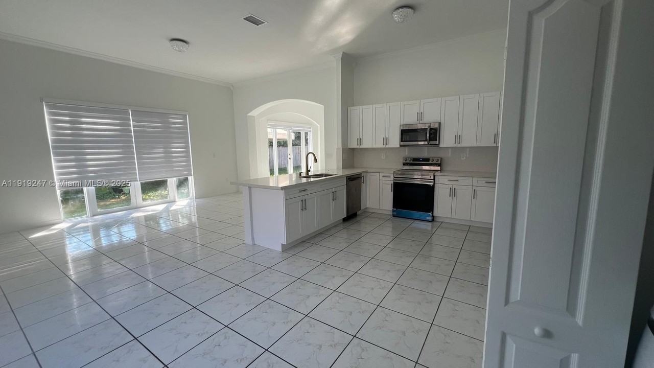 15804 Southwest 99th Terrace #15804 - Photo 2 of 18