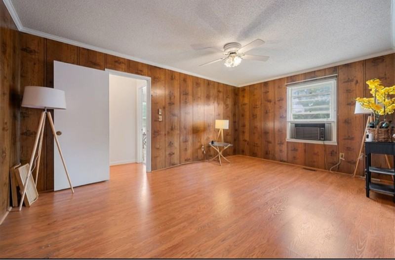 705 Woodmont Circle - Photo 2 of 8