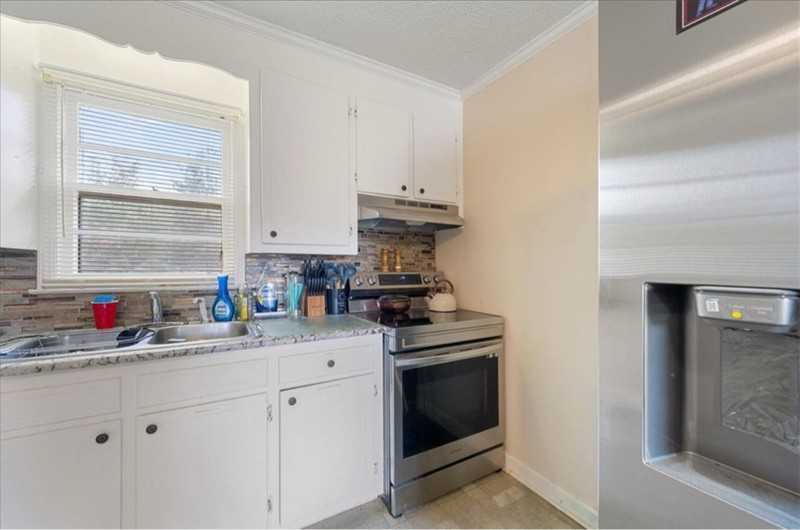 705 Woodmont Circle - Photo 3 of 8