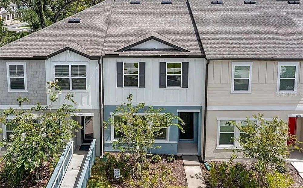 3231 Merton Aly #3231 - Photo 3 of 5