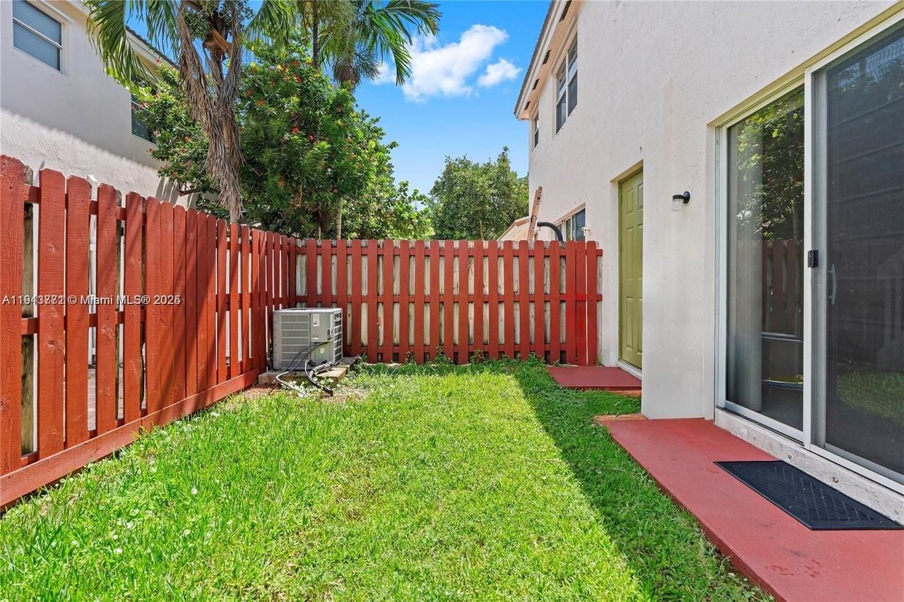 2258 Ne 42nd Ave #2258 - Photo 3 of 35
