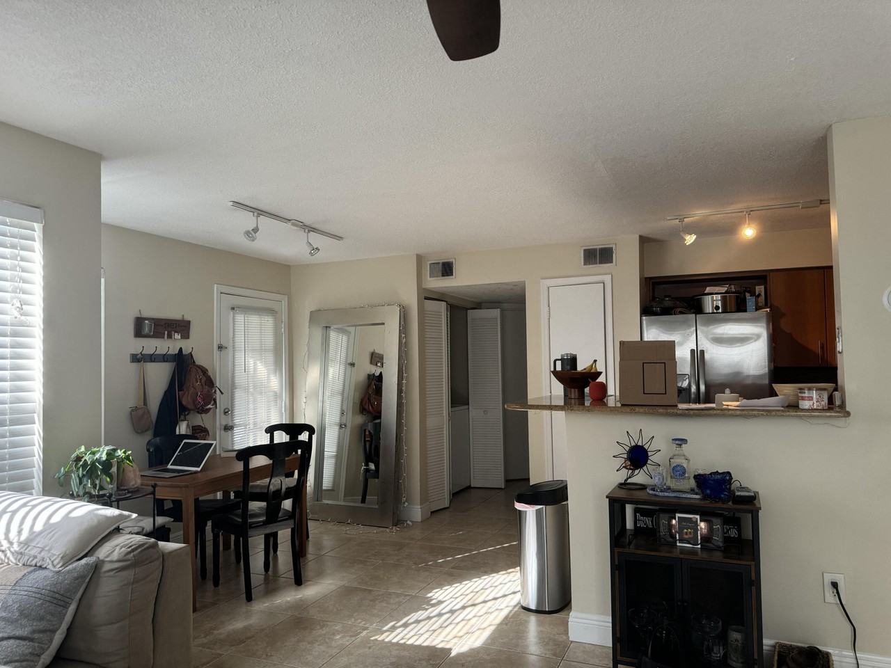 1020 Crystal Way #1020A - Photo 6 of 7