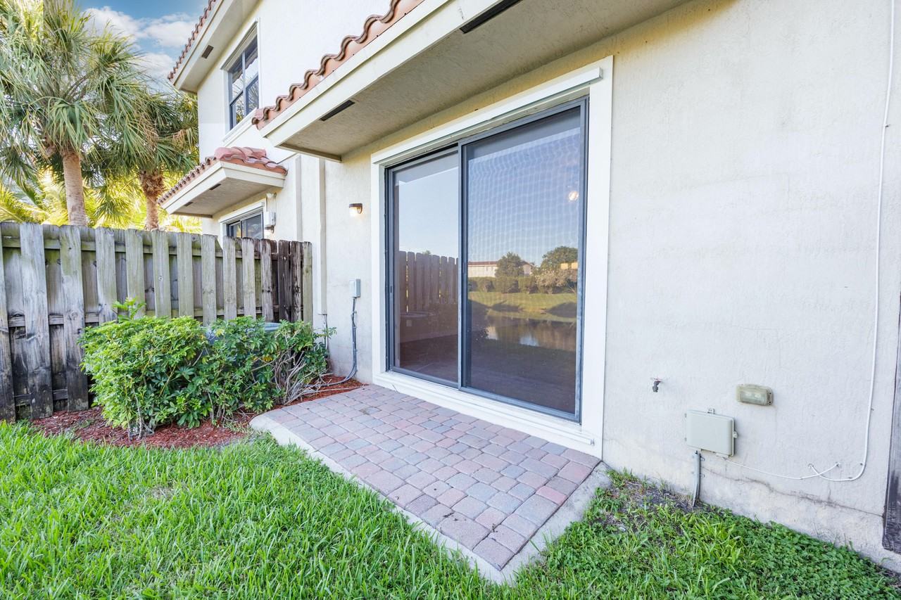 5636 Nw 58th Ln #5636 - Photo 4 of 48