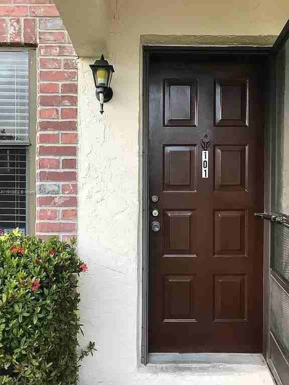 6031 Shakerwood Cir #6031-101 - Photo 2 of 12