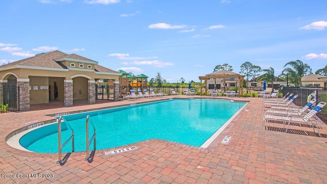 510 Old Country Rd Se #510 - Photo 7 of 25