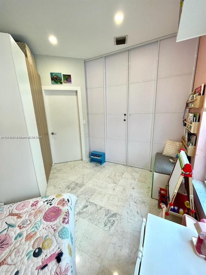 3070 Allamanda St #3070J - Photo 4 of 38