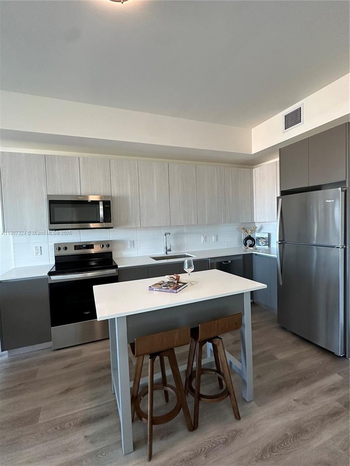 Central Oakland Park #3801-522 - Photo 3 of 6