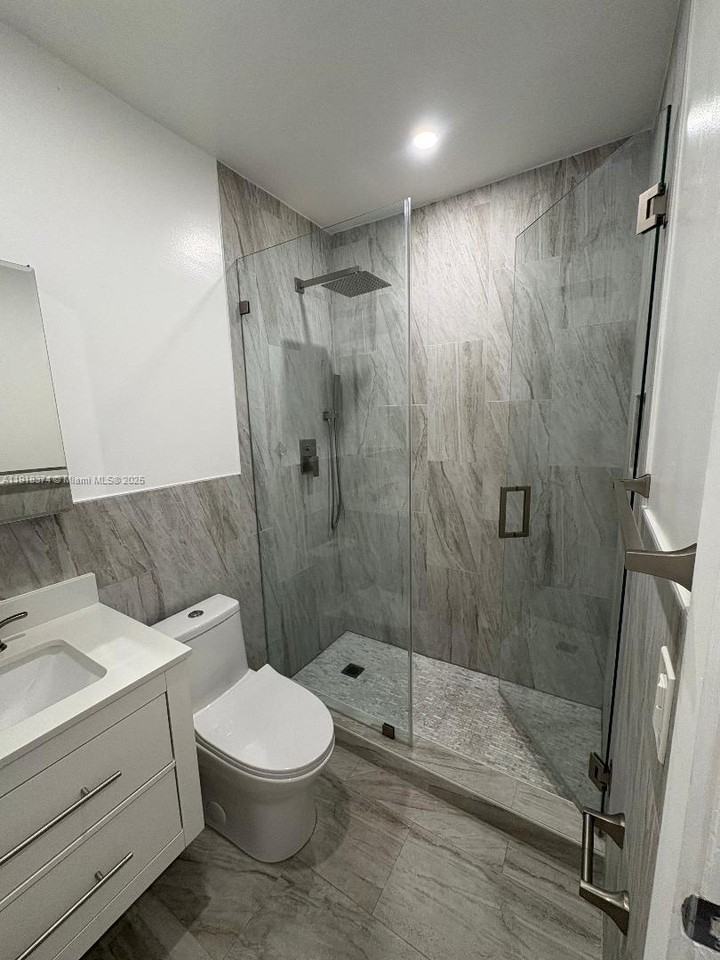 6865 Southwest 42nd Street #6865 - Photo 6 of 26