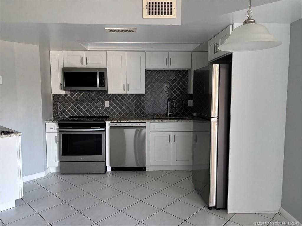 2041 Ne Collins Cir #2041-510 - Photo 2 of 8