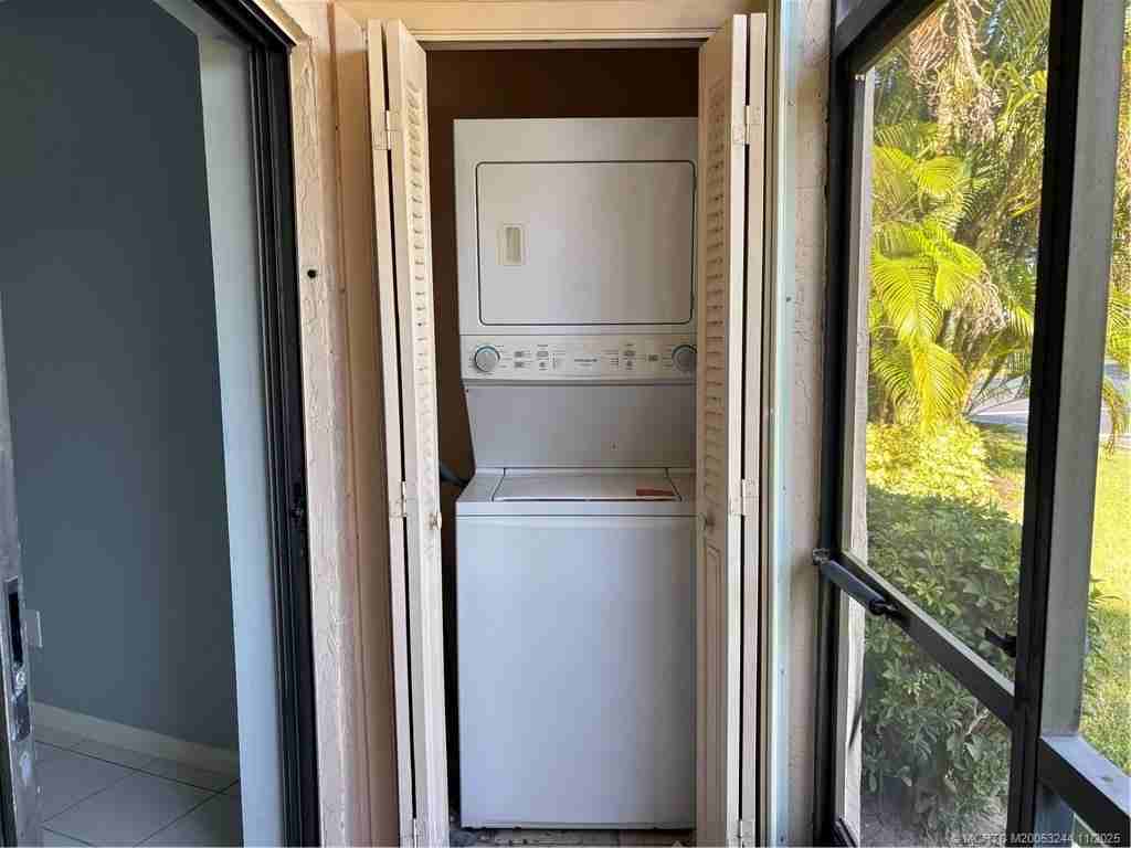 2041 Ne Collins Cir #2041-510 - Photo 3 of 8