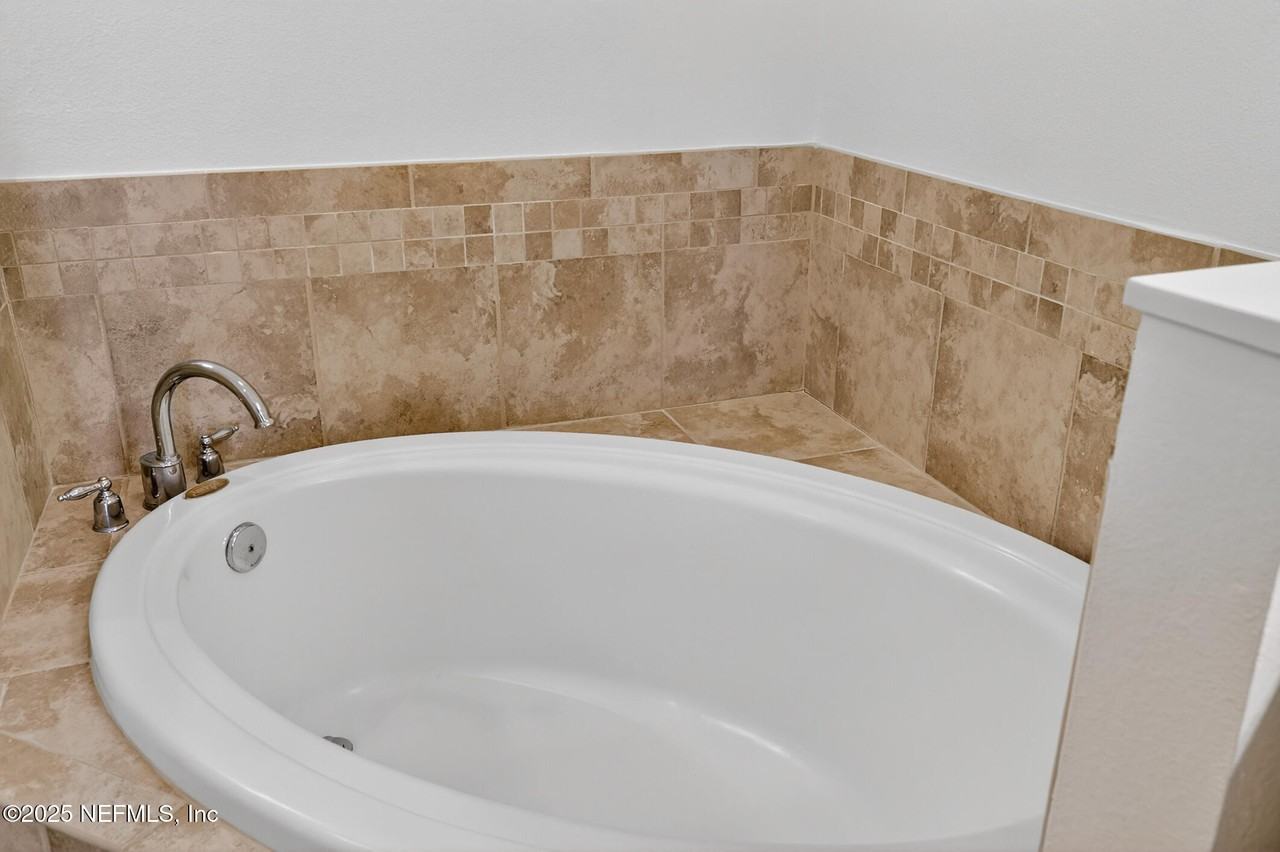 13846 Atlantic Boulevard #13846-405 - Photo 5 of 50