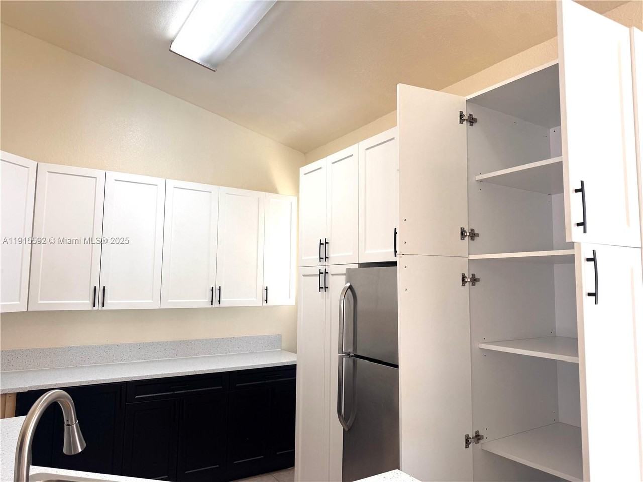 3725 Ne 23rd Ct #3725 - Photo 3 of 25