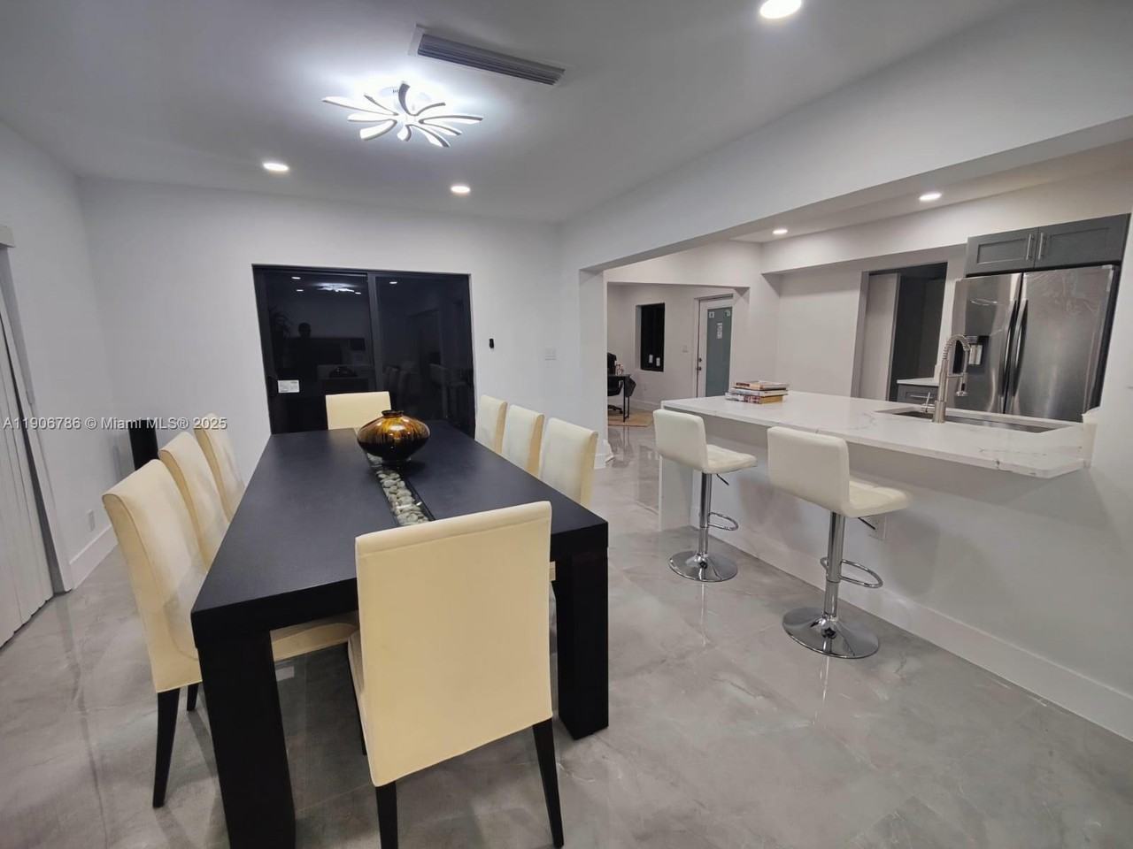 5109 Banyan Lane #5109 - Photo 3 of 31