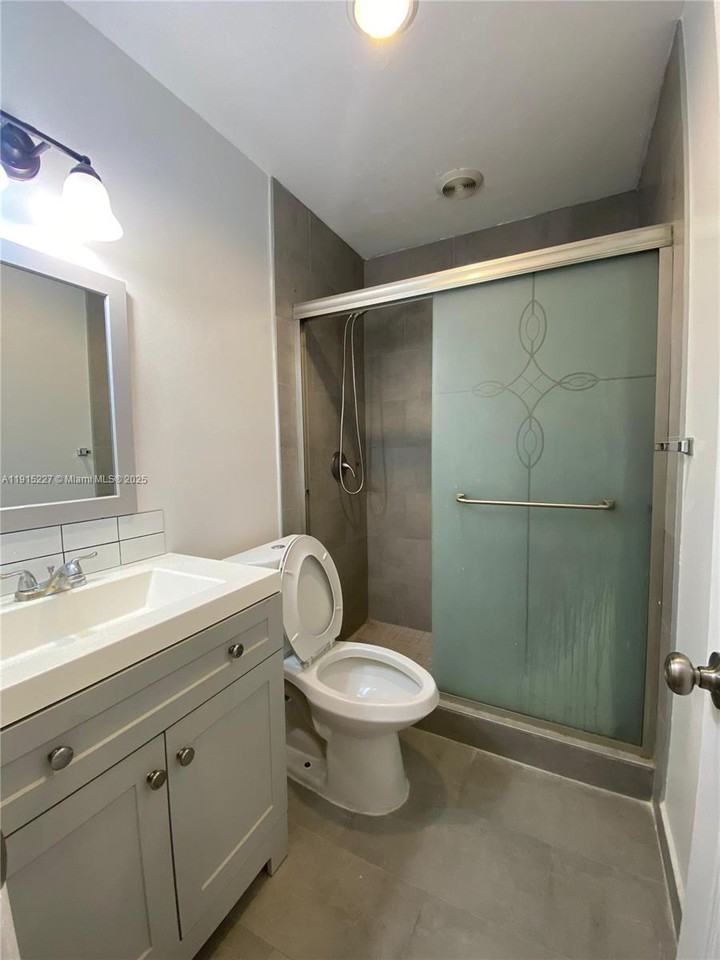 746 Nw 3rd St #746 - Photo 4 of 15