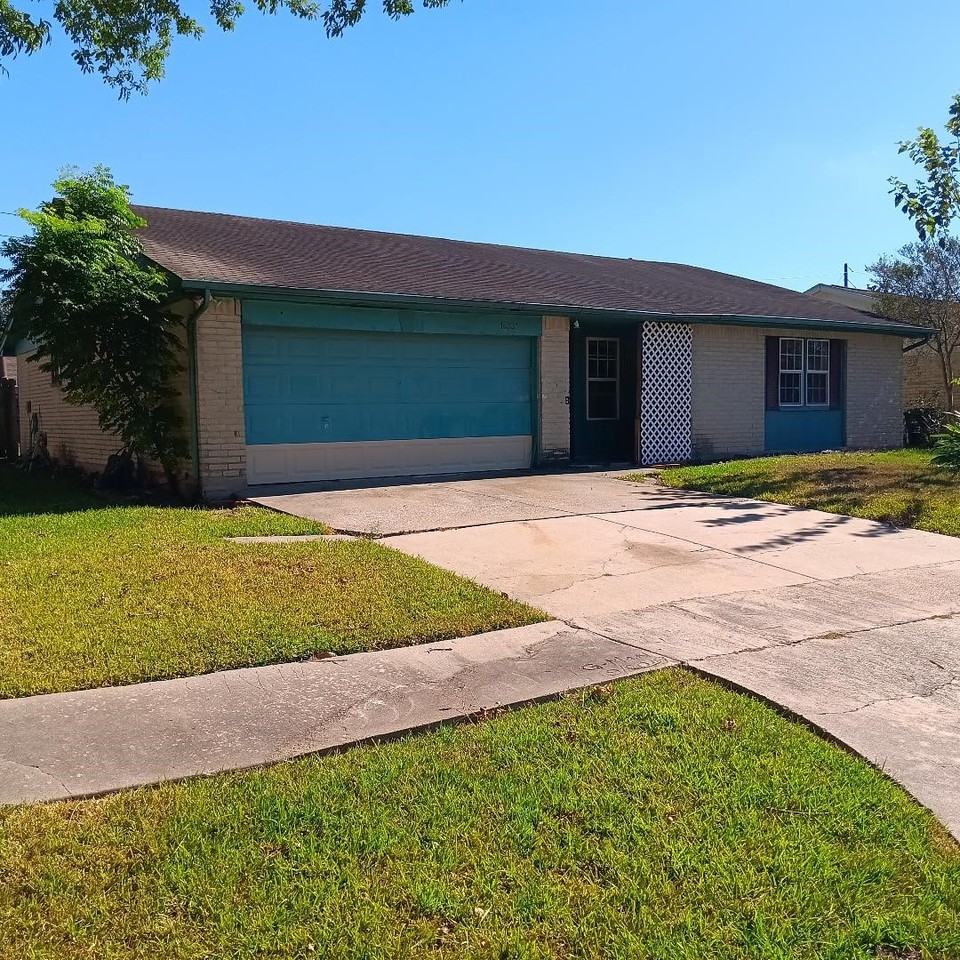 10331 Rancho Bernardo Ln #10331 - Photo 2 of 4