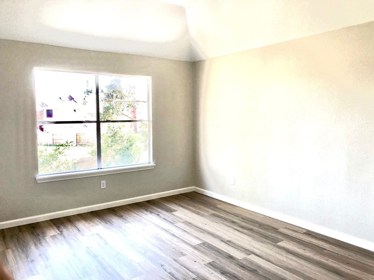 5711 Silver Bay Ct #5711 - Photo 6 of 44