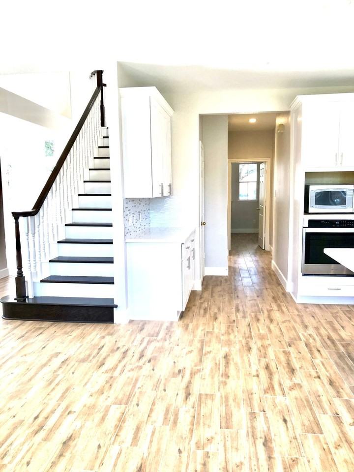 5711 Silver Bay Ct #5711 - Photo 7 of 44