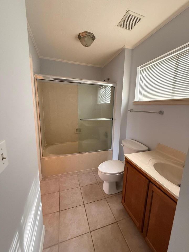 300 Yacht Club Dr #300-8 - Photo 3 of 12