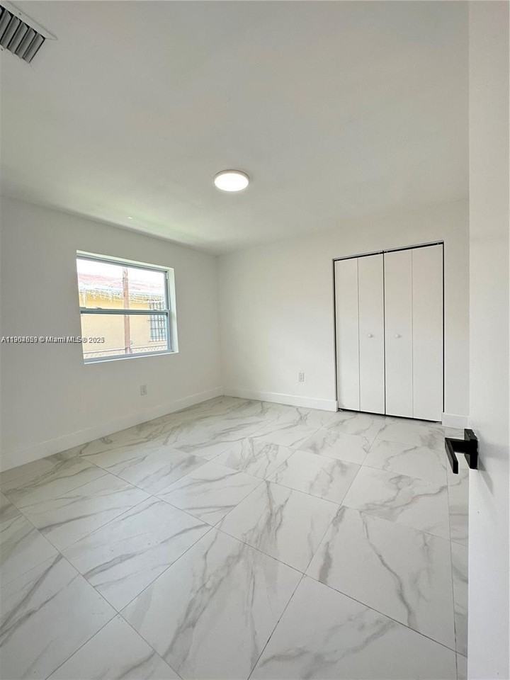 1443 Nw 34th St #1443 - Photo 4 of 11