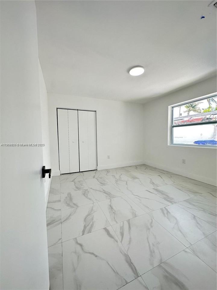 1443 Nw 34th St #1443 - Photo 7 of 11