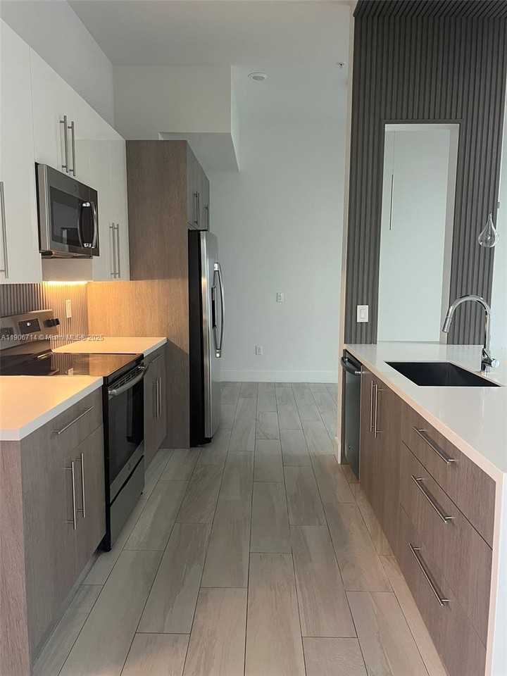 4428 Nw 9th St #4428-4428 - Photo 4 of 50