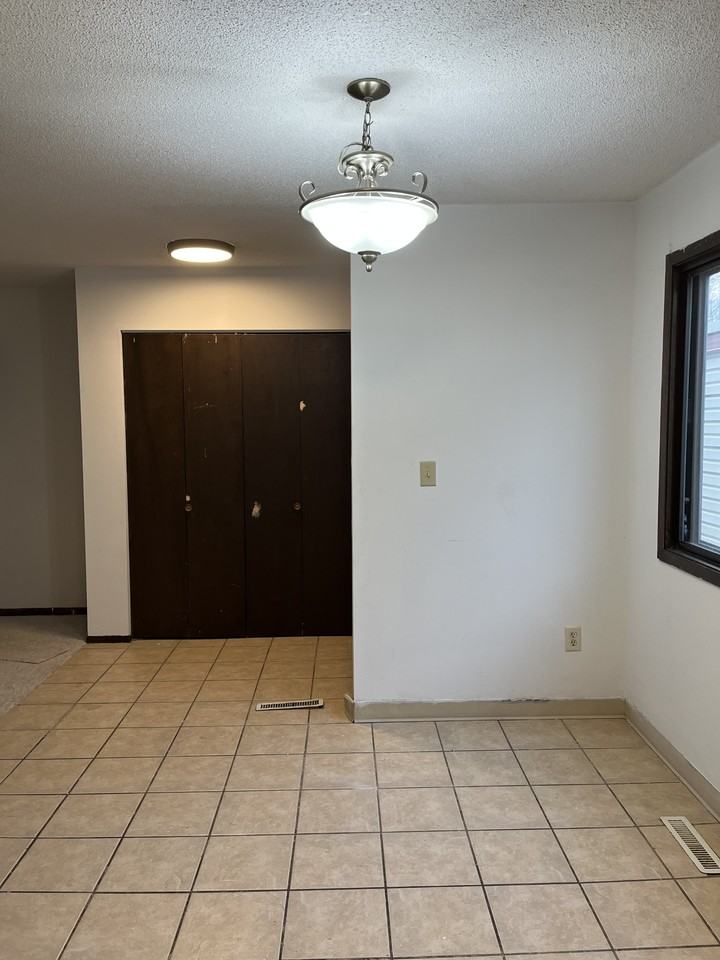 911 40th St Nw #1 - Photo 3 of 4