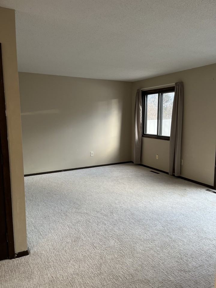 911 40th St Nw #1 - Photo 4 of 4