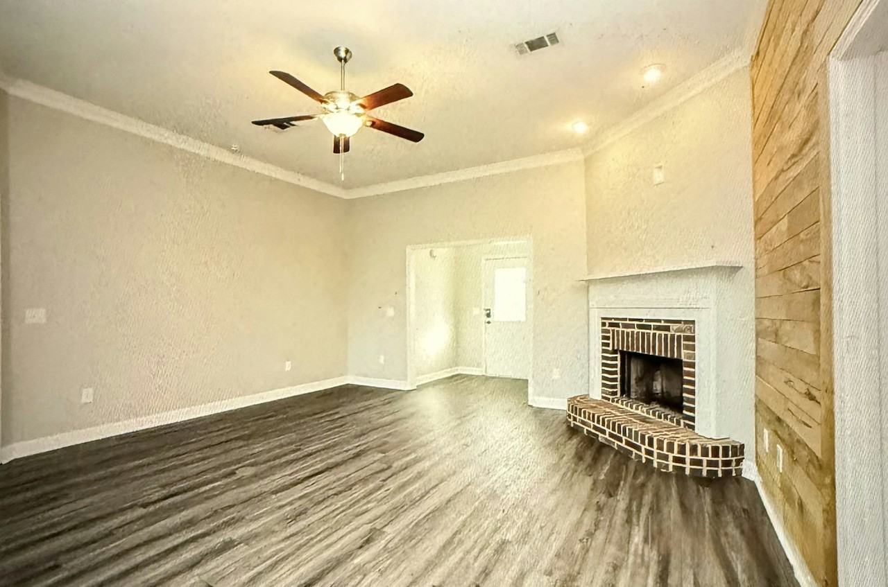 260 Chestnut Drive - Photo 2 of 14