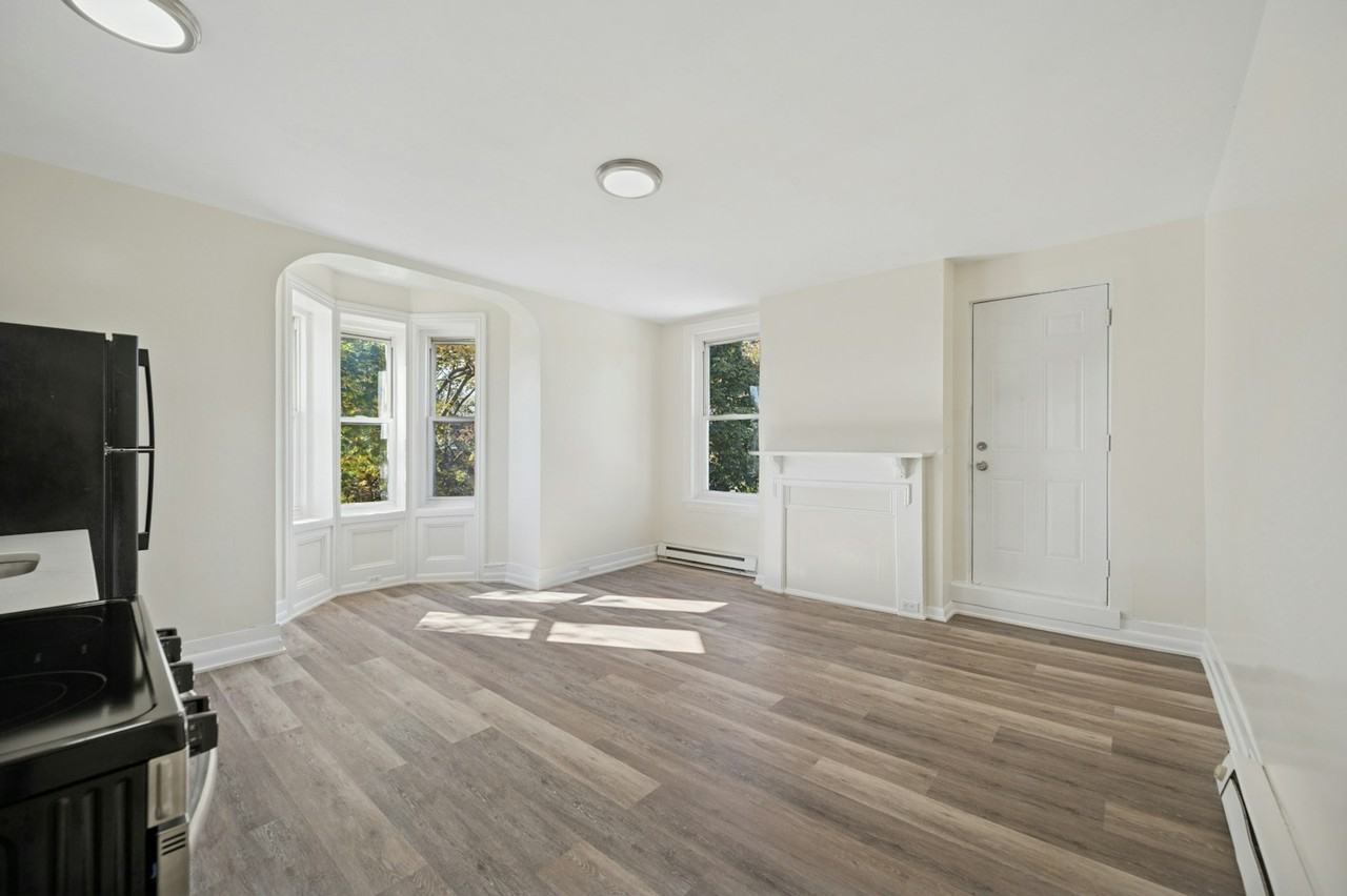 109 West Queen Lane, Unit 111 - 3R - Photo 5 of 13