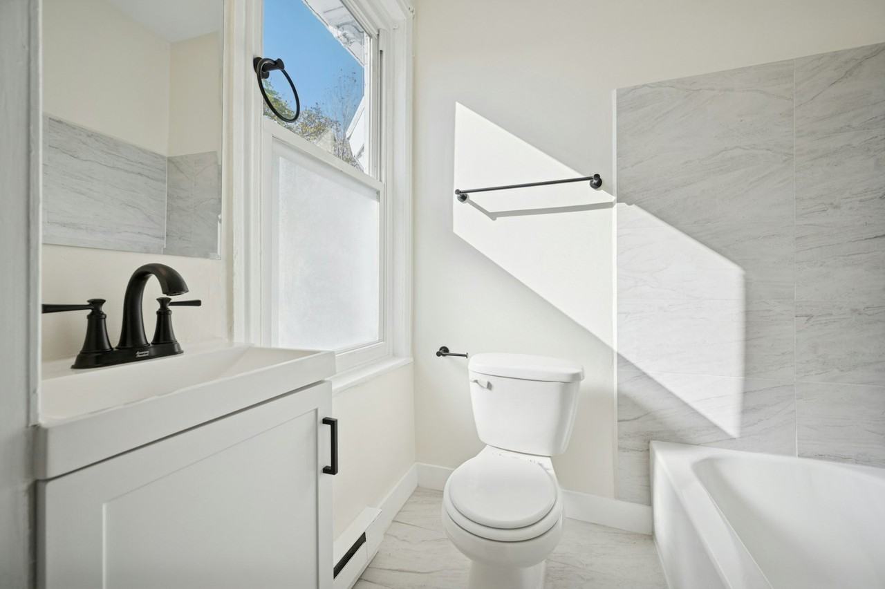 109 West Queen Lane, Unit 111 - 3R - Photo 7 of 13