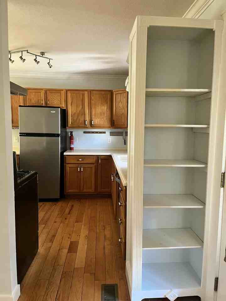 33 Joyner Ave - Photo 3 of 15
