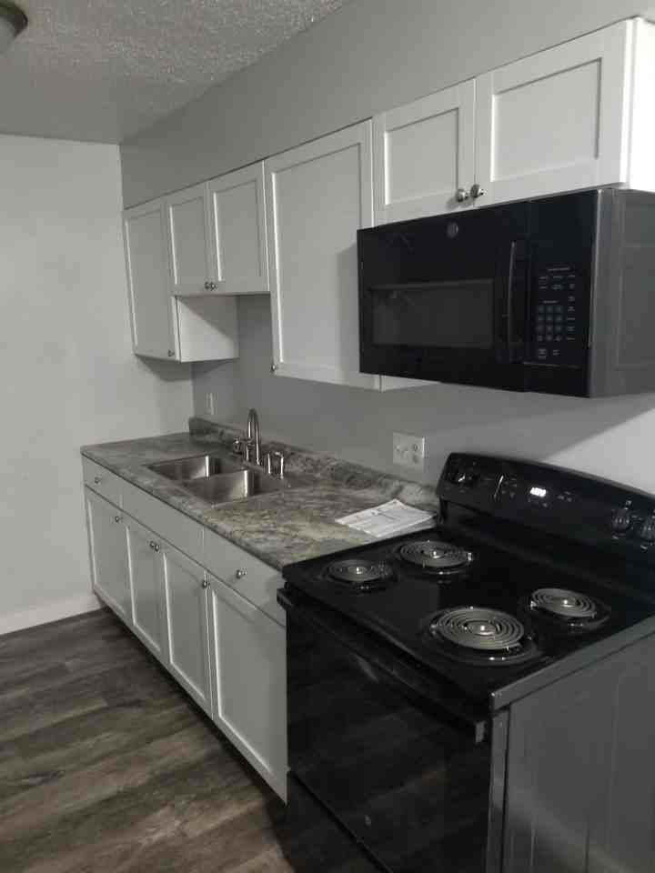 1112 Oakview Drive #9 - Photo 2 of 19