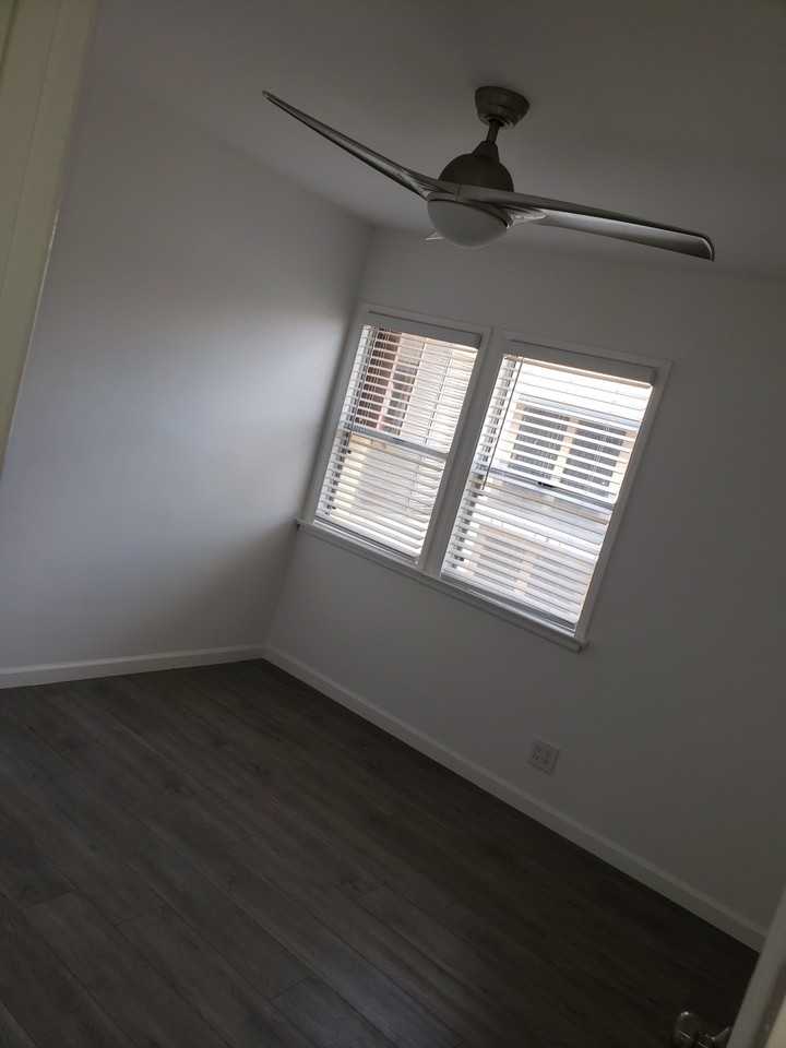 6129 S Victoria Ave #7 - Photo 4 of 17