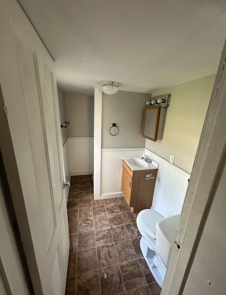 376 Salmon Brook Street - Photo 4 of 7