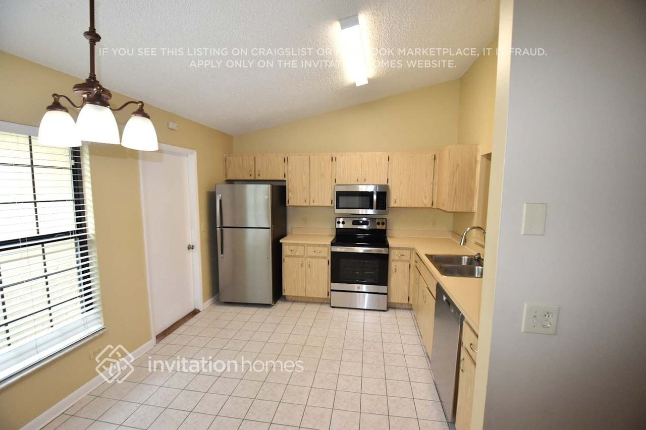 6524 Seafairer Dr - Photo 3 of 15