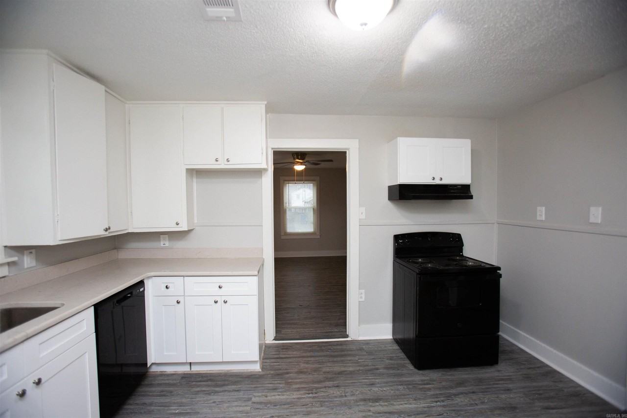 2015 Franklin St - Photo 6 of 15