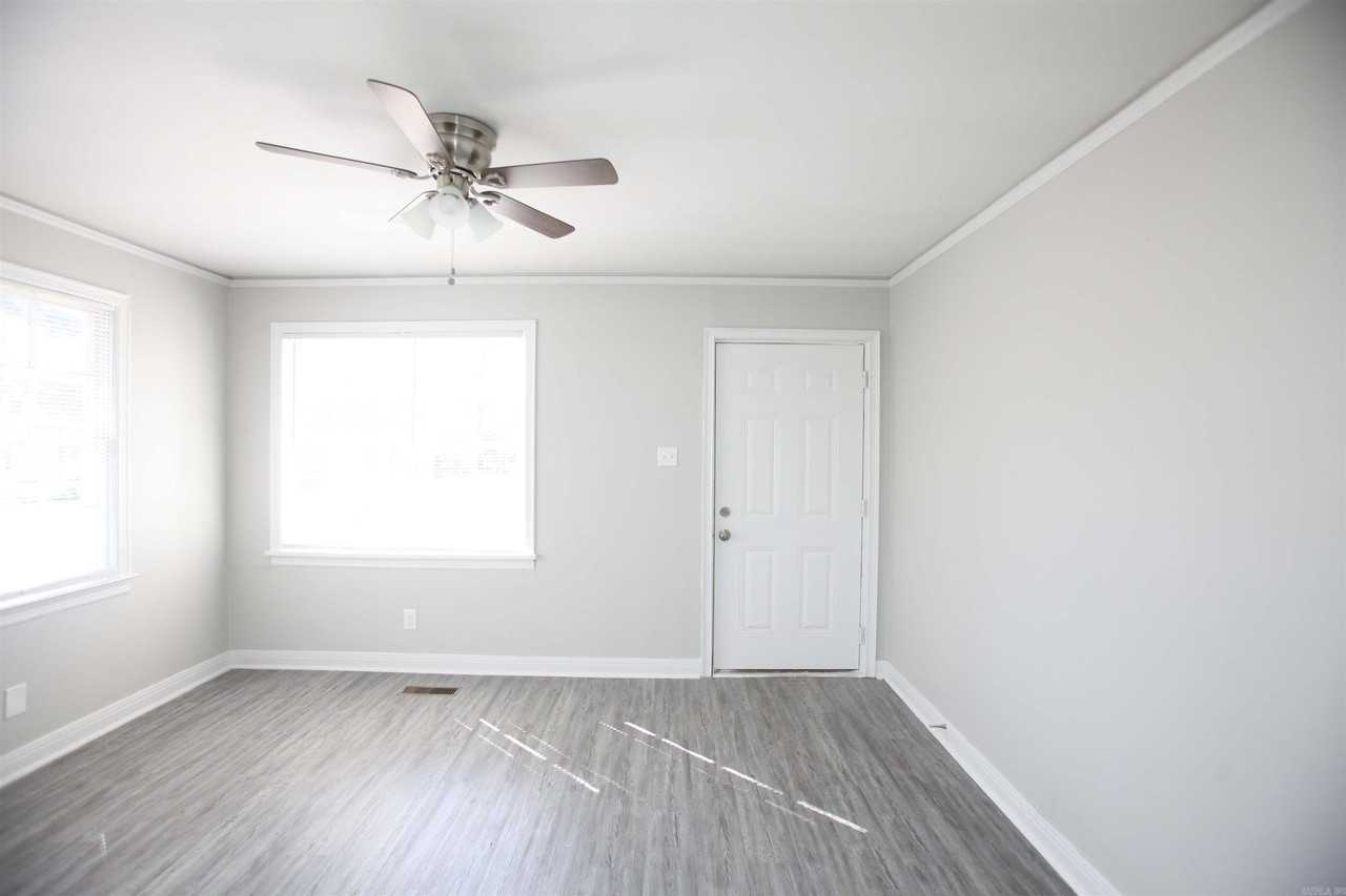 1814 Moss St - Photo 2 of 15