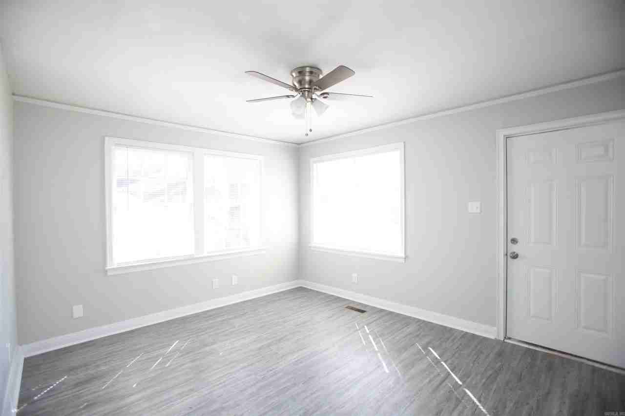 1814 Moss St - Photo 3 of 15