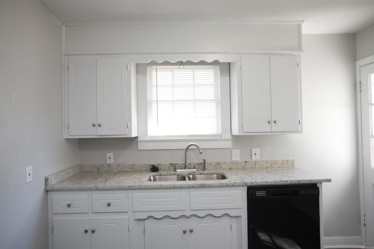 1814 Moss St - Photo 6 of 15