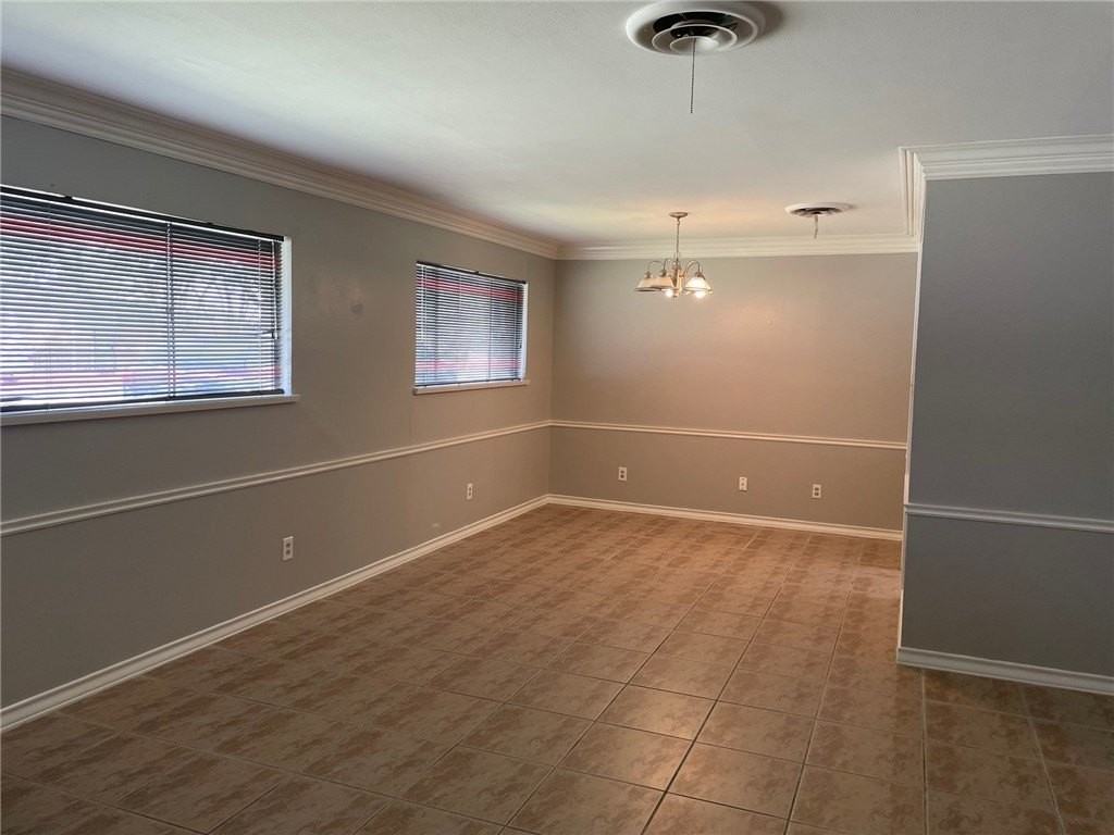 417 Montclair Dr - Photo 2 of 15