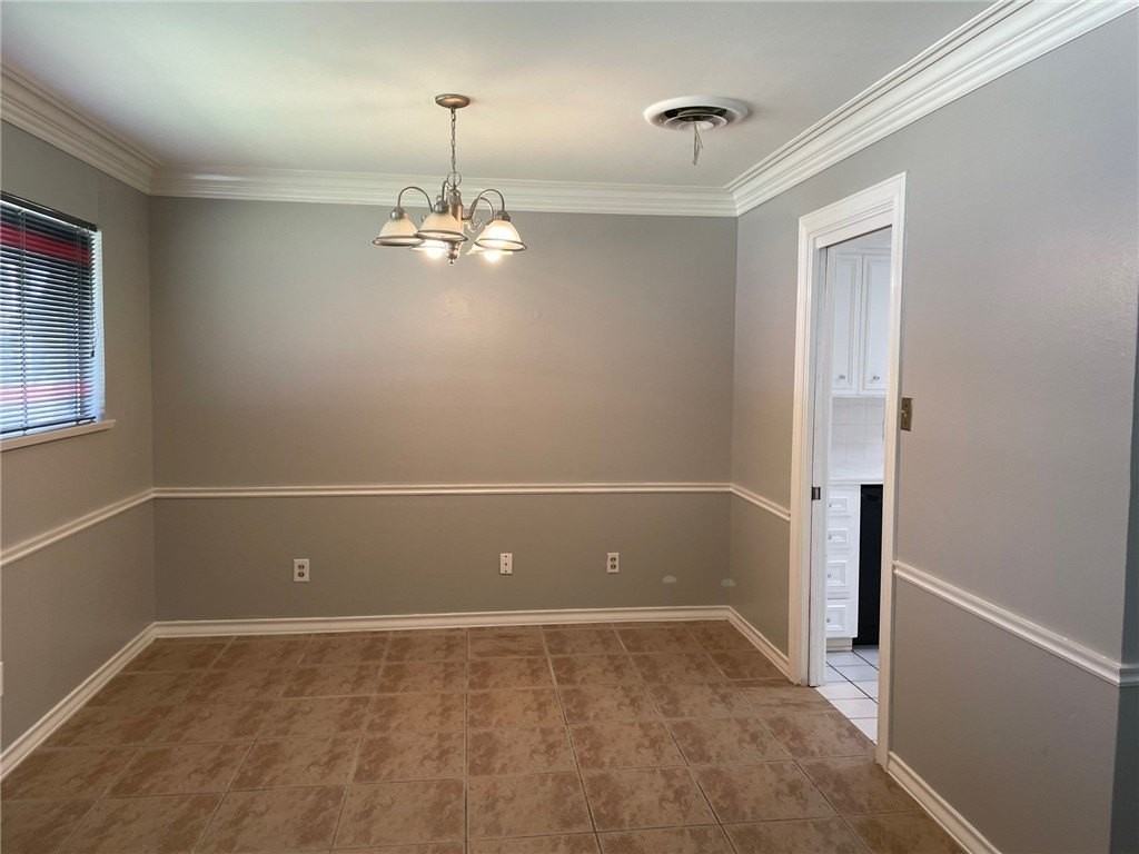 417 Montclair Dr - Photo 3 of 15