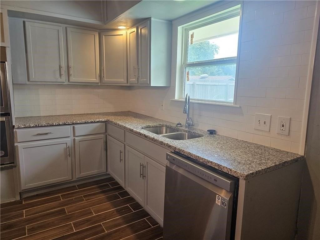 2011 Pecan Dr - Photo 4 of 19