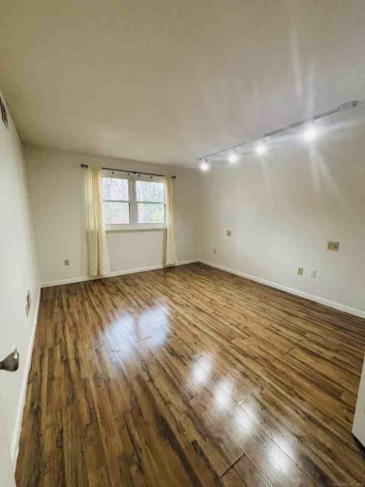 507 Twin Circle Drive #507 - Photo 7 of 14