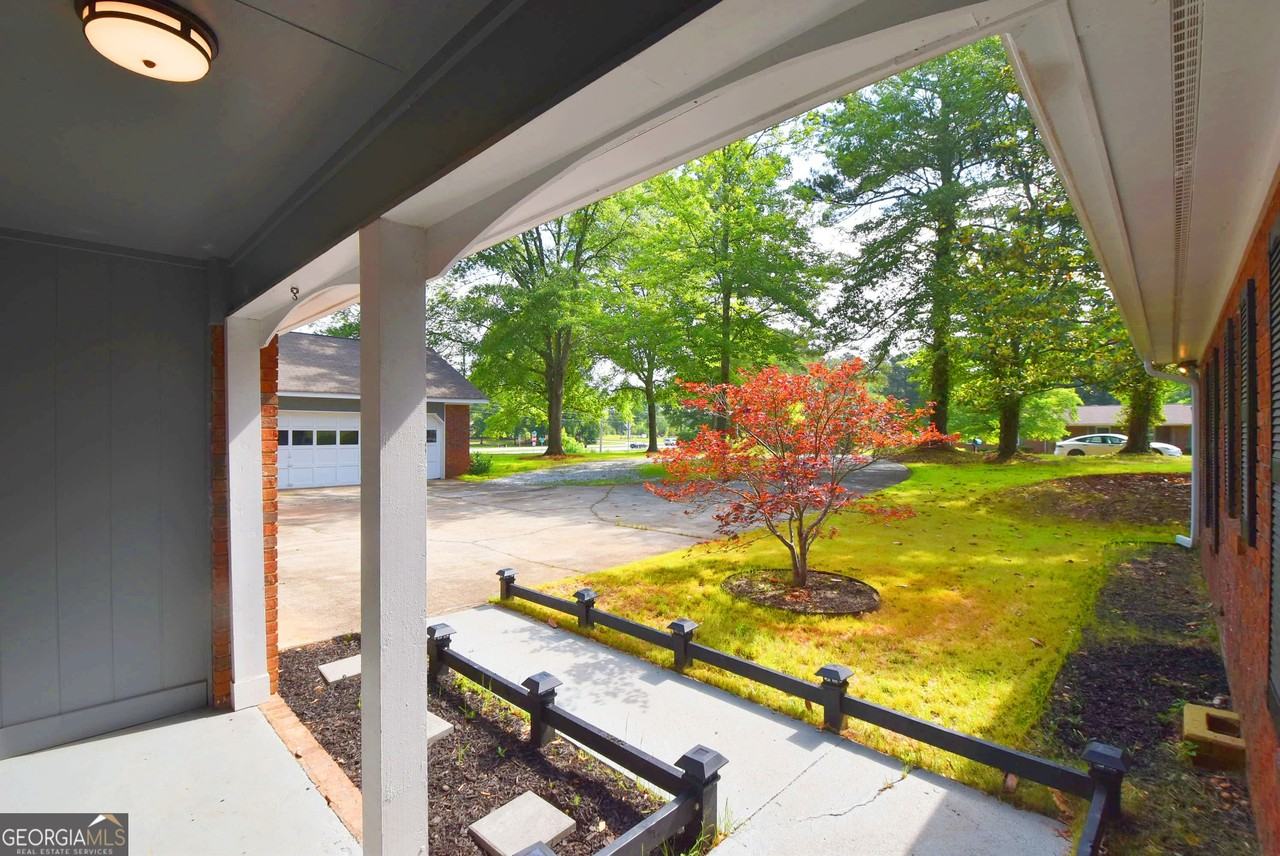 98 Woodvalley Dr - Photo 6 of 50