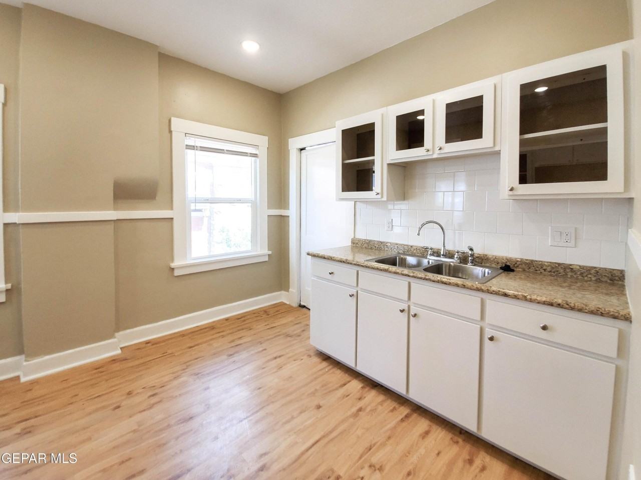 2809 Wheeling Ave - Photo 7 of 15