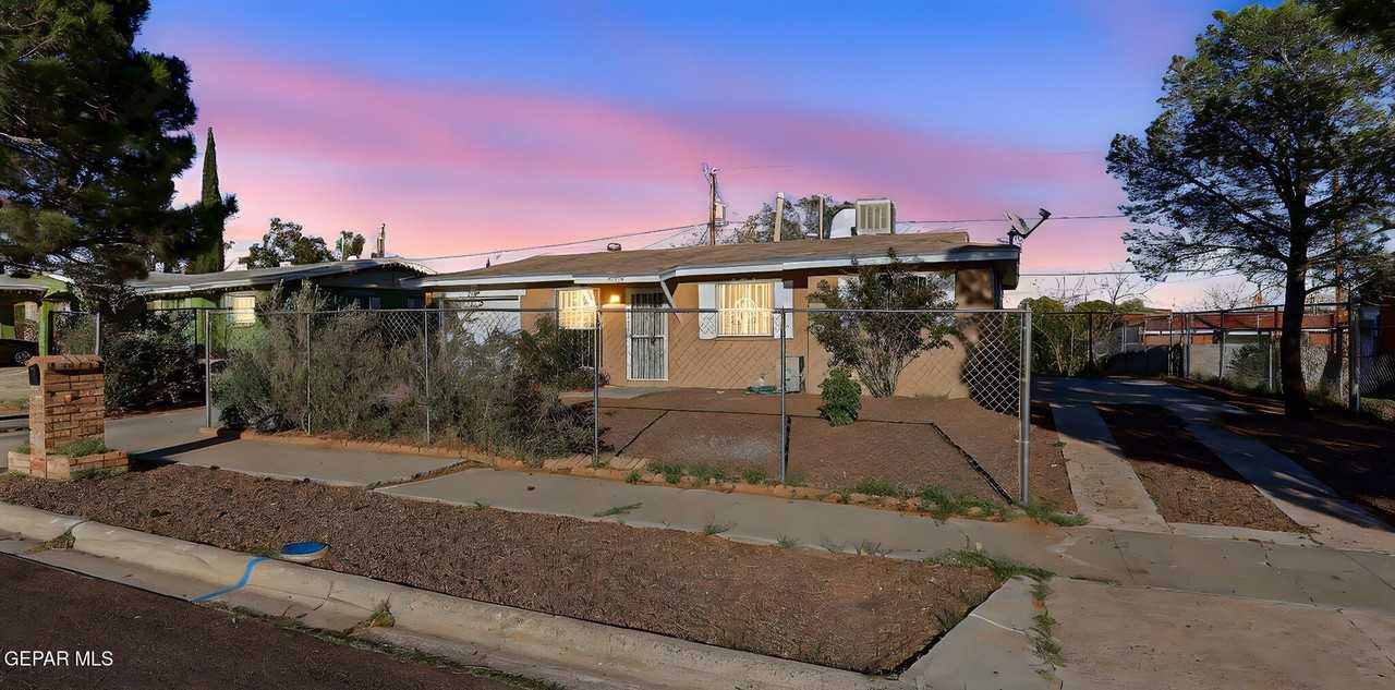 10068 Oakwood Dr - Photo 3 of 24