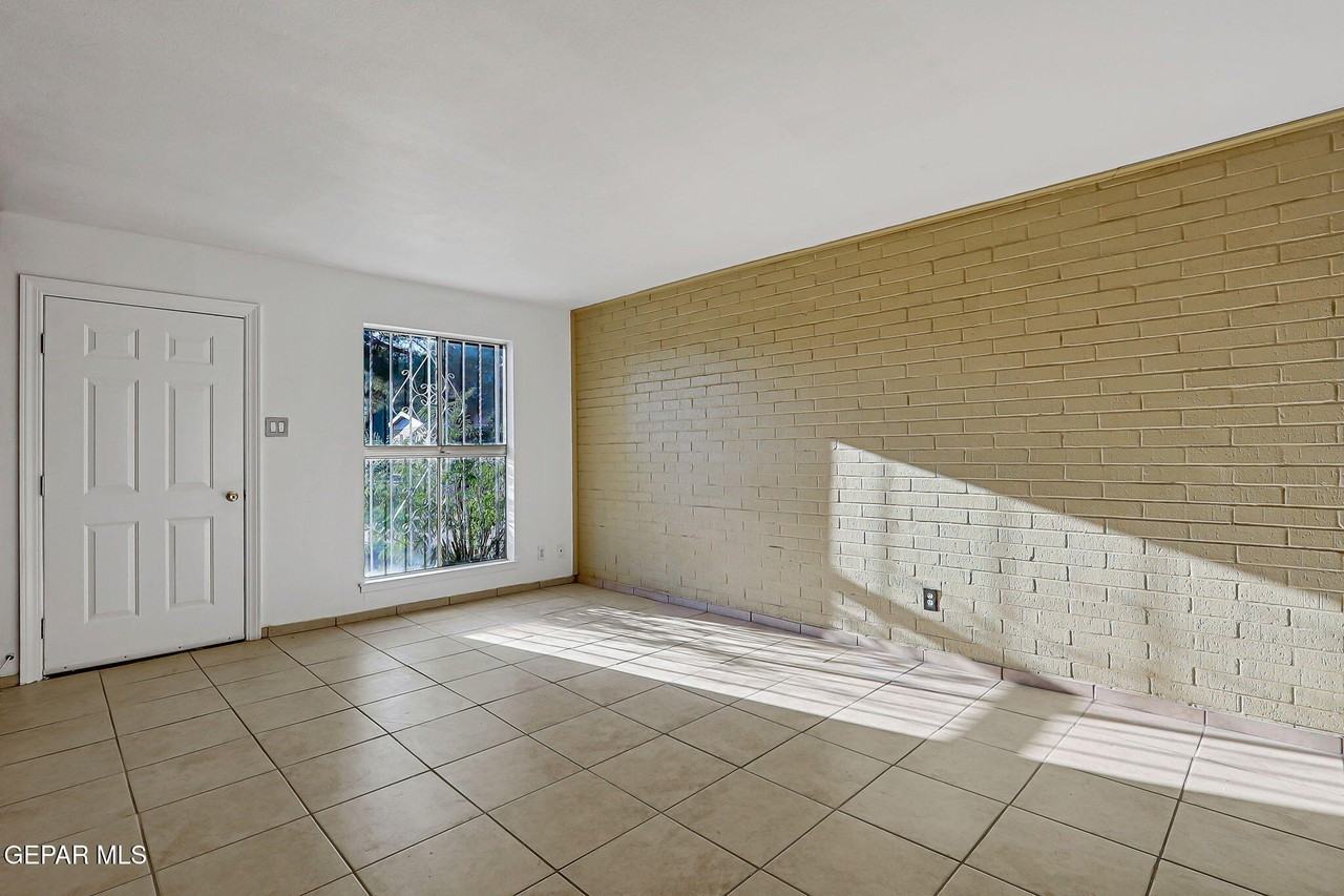 10068 Oakwood Dr - Photo 4 of 24