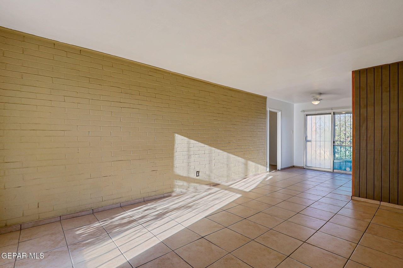 10068 Oakwood Dr - Photo 5 of 24